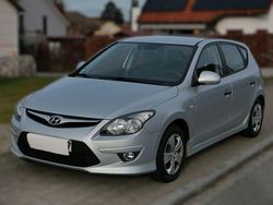 Silber Gebraucht 2011 Hyundai i30 Edition+ Limousine | 3.999 € (Fairer Preis)