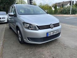Silber Gebraucht 2012 VW Touran Trendline Van / Kleinbus | 4.900 € (Guter Preis)