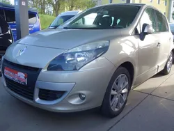 Beige Gebraucht 2009 Renault Scénic III Luxe Van / Kleinbus | 2.990 € (Superpreis)