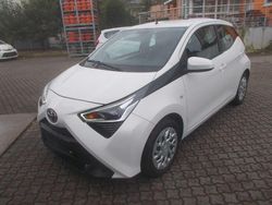 Weiß Gebraucht 2020 Toyota Aygo X-play Kleinwagen | 8.990 € (Fairer Preis)