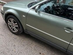 Grün Gebraucht 2004 VW Passat Kombi | 650 €