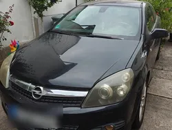 Schwarz Gebraucht 2009 Opel Astra GTC Sport Limousine | 700 €