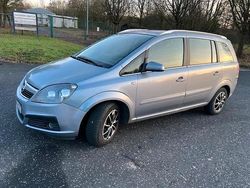 Grau Gebraucht 2006 Opel Zafira Van / Kleinbus | 1.850 € (Fairer Preis)