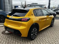 Gelb Gebraucht 2021 Peugeot e-208 GT Kleinwagen | 19.549 € (Fairer Preis)