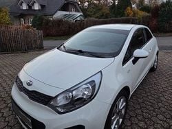 Weiß Gebraucht 2013 Kia Rio Edition 7 Limousine | 5.100 € (Fairer Preis)
