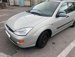 Silber Gebraucht 2001 Ford Focus Trend Kombi | 1.770 € (Fairer Preis)