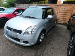 Silber Gebraucht 2005 Suzuki Swift Kleinwagen | 2.500 €