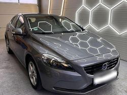 Grau Gebraucht 2016 Volvo V40 Kombi | 10.999 € (Guter Preis)
