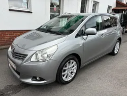 Grau Gebraucht 2012 Toyota Verso Travel Van / Kleinbus | 7.990 € (Fairer Preis)