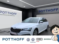 Moonweiß Gebraucht 2022 Skoda Superb Style Kombi | 25.443 € (Etwas zu teuer)