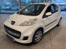 Weiß Gebraucht 2010 Peugeot 107 Kleinwagen | 2.890 € (Fairer Preis)