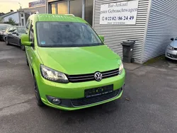 Grün Gebraucht 2014 VW Caddy Maxi Highline Van / Kleinbus | 19.999 €