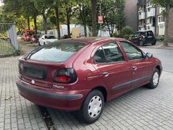 Rot Gebraucht 1997 Renault Mégane Limousine | 700 €