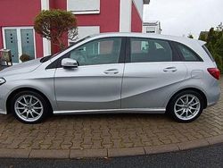 Silber Gebraucht 2018 Mercedes 180 Limousine | 15.400 € (Superpreis)