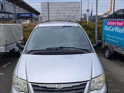 Silber Gebraucht 2007 Chrysler Grand Voyager Clasic Van / Kleinbus | 2.590 € (Fairer Preis)