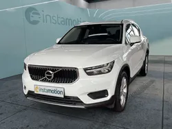 Weiß Gebraucht 2022 Volvo XC40 Momentum SUV | 28.600 € (Fairer Preis)