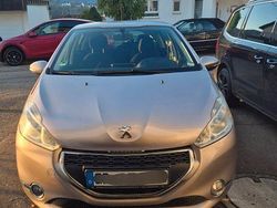 Beige Gebraucht 2012 Peugeot 208 Active Kleinwagen | 4.000 € (Fairer Preis)