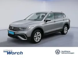 Pyritsilber metallic Gebraucht 2024 VW Tiguan Allspace Life SUV | 35.890 € (Superpreis)