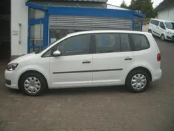 Weiß Gebraucht 2014 VW Touran Trendline Van / Kleinbus | 6.990 € (Fairer Preis)