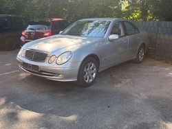 Grau Gebraucht 2002 Mercedes E320 Avantgarde Limousine | 7.400 € (Fairer Preis)