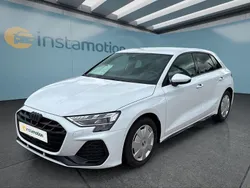 Weiß Gebraucht 2024 Audi A3 S-Line Limousine | 38.849 €