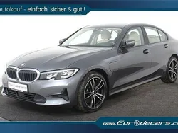 Grau Gebraucht 2019 BMW 330e Sport Line Limousine | 26.500 € (Fairer Preis)