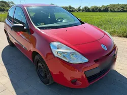 Rot Gebraucht 2012 Renault Clio IV Kleinwagen | 1.950 €