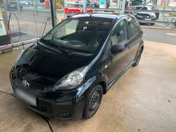 Schwarz Gebraucht 2009 Toyota Aygo Kleinwagen | 2.200 € (Fairer Preis)