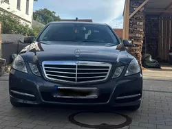 Grau Gebraucht 2011 Mercedes E220 Avantgarde Limousine | 15.500 € (Teuer)