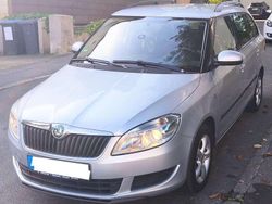 Silber Gebraucht 2010 Skoda Fabia Elegance Kleinwagen | 3.200 €
