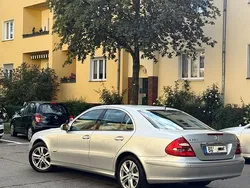 Grau Gebraucht 2005 Mercedes E320 Avantgarde Limousine | 4.700 € (Fairer Preis)