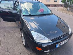 Schwarz Gebraucht 2001 Ford Focus Ghia Kombi | 2.200 € (Etwas zu teuer)