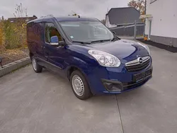 Blau Gebraucht 2018 Opel Combo Edition Van / Kleinbus | 11.900 € (Fairer Preis)