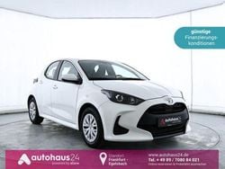 Weiß Gebraucht 2023 Toyota Yaris Comfort Limousine | 15.470 € (Fairer Preis)