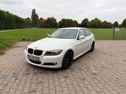 Weiß Gebraucht 2011 BMW 320 Efficient Dynamics Limousine | 9.000 € (Teuer)