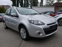 Grau Gebraucht 2011 Renault Clio II Dynamique Limousine | 3.499 € (Etwas zu teuer)