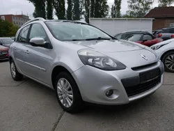Grau Gebraucht 2011 Renault Clio II Dynamique Limousine | 3.499 € (Fairer Preis)
