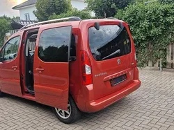 Rot Gebraucht 2009 Peugeot Partner Tepee Premium Van / Kleinbus | 6.507 € (Fairer Preis)