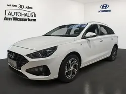 Atlas white / sol (weiss) Gebraucht 2024 Hyundai i30 Select Kombi | 20.590 € (Guter Preis)