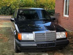 Blau Gebraucht 1993 Mercedes 200 Limousine | 3.900 €