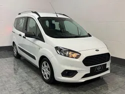 Weiß Gebraucht 2020 Ford Tourneo Courier Ambiente Van / Kleinbus | 11.490 € (Fairer Preis)