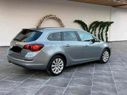 Grau Gebraucht 2011 Opel Astra Kombi | 4.500 € (Etwas zu teuer)