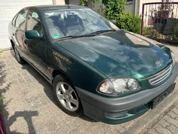 Grün Gebraucht 2000 Toyota Avensis Limousine | 2.750 € (Guter Preis)
