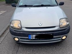 Silber Gebraucht 2000 Renault Clio II Kleinwagen | 2.300 €