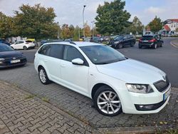 Weiß Gebraucht 2017 Skoda Octavia Ambition Kombi | 8.150 € (Fairer Preis)