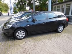 Schwarz Gebraucht 2015 Opel Astra Kombi | 8.990 € (Etwas zu teuer)
