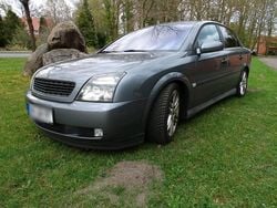 Grau Gebraucht 2004 Opel Vectra Limousine | 2.000 € (Etwas zu teuer)