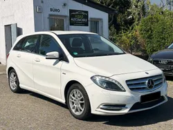 Weiß Gebraucht 2013 Mercedes B200 Van / Kleinbus | 11.990 € (Fairer Preis)