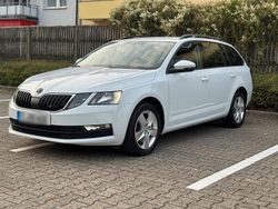 Weiß Gebraucht 2020 Skoda Octavia Kombi | 13.500 € (Teuer)