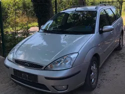 Silber Gebraucht 2001 Ford Focus Ghia Kombi | 750 € (Guter Preis)
